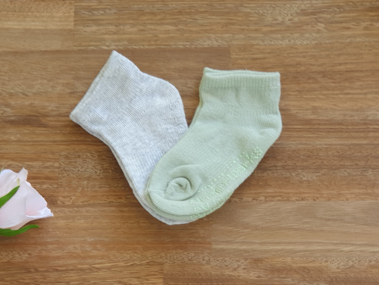 2 pair socks